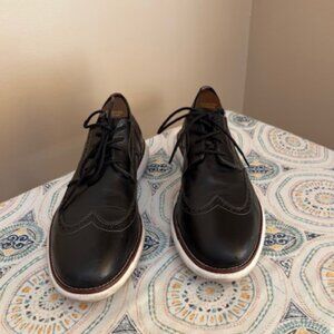 Johnston & Murphy wingtip leather casual shoes